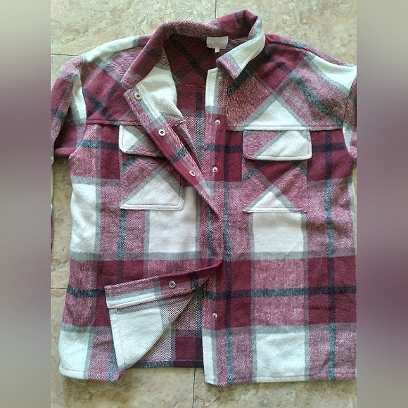 entro The Cozy Shacket, size Small - Picture 3 of 9